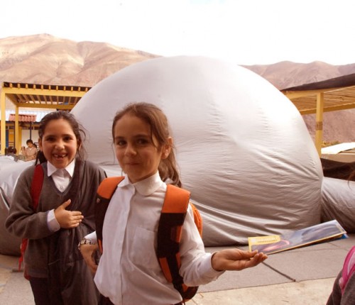 Students from La Serena in front of the Gemini South StarLab.